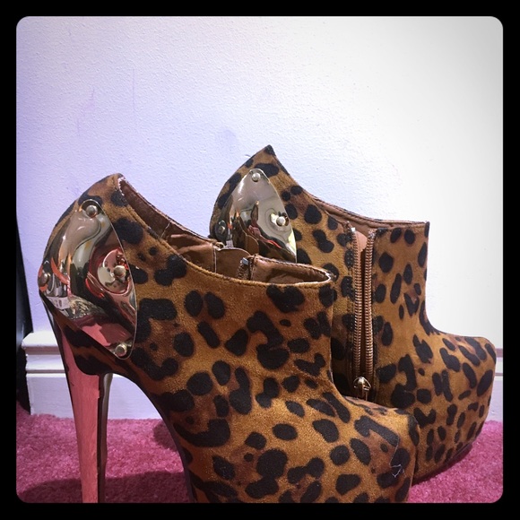 Boots - Booties - Picture 1 of 4